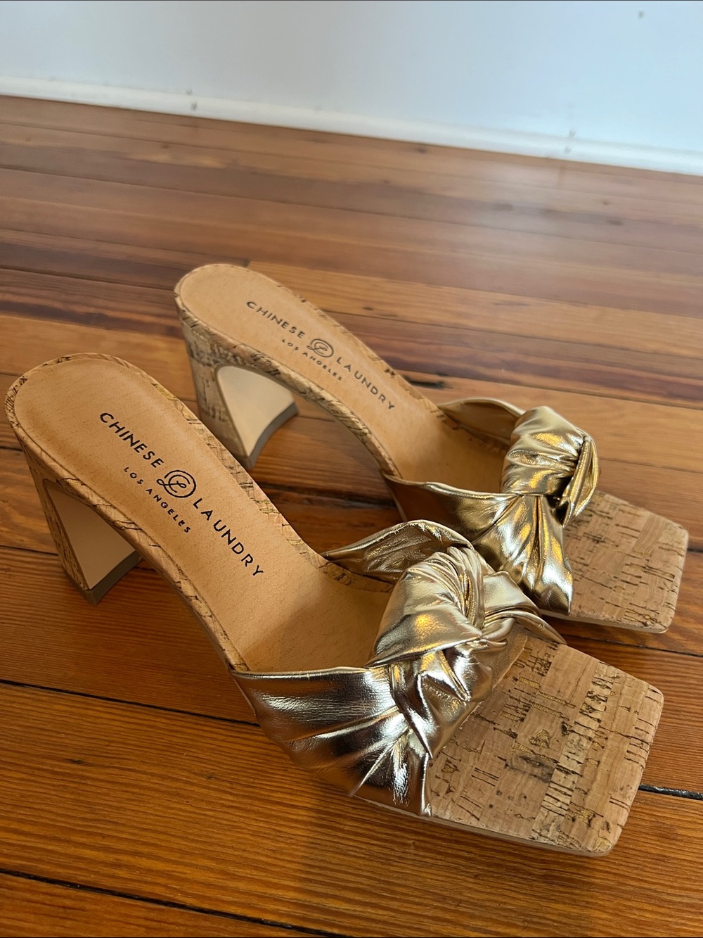 Chinese Laundry Gold Metallic Knotted Cork Chunky Heel Sandals Mules Sz 8 & 10 - Picture 2 of 11